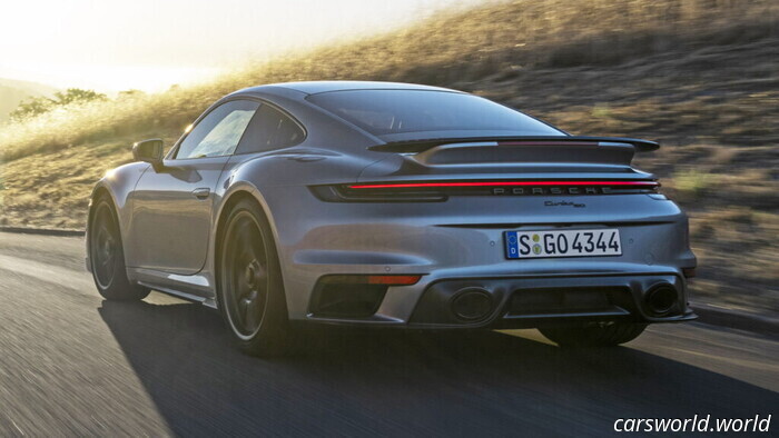 Мужчина заходит в автосалон и уезжает на Porsche за 218 тысяч долларов, используя поддельное удостоверение личности | Carscoops